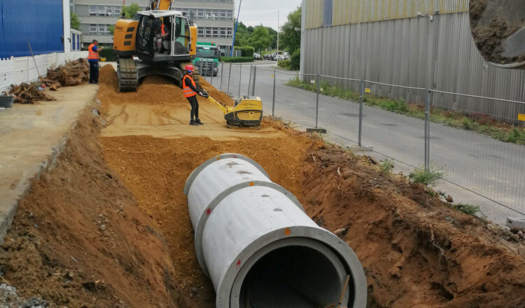 Ratingen, Dachentwässerung Werkshalle Borsigstraße